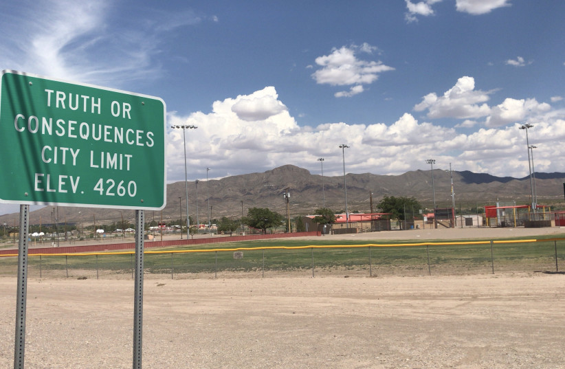  Pointing the way to the city Truth or Consequences, New Mexico (photo credit: Wikimedia Commons)