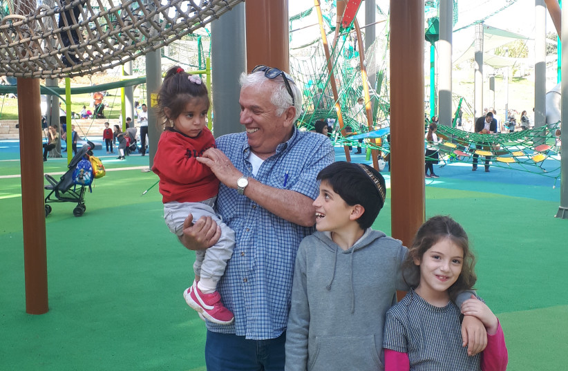  Shay Zur with three of his grandkids (L-R): Zohara, Refael and Elima. (credit: NATAN ROTHSTEIN)