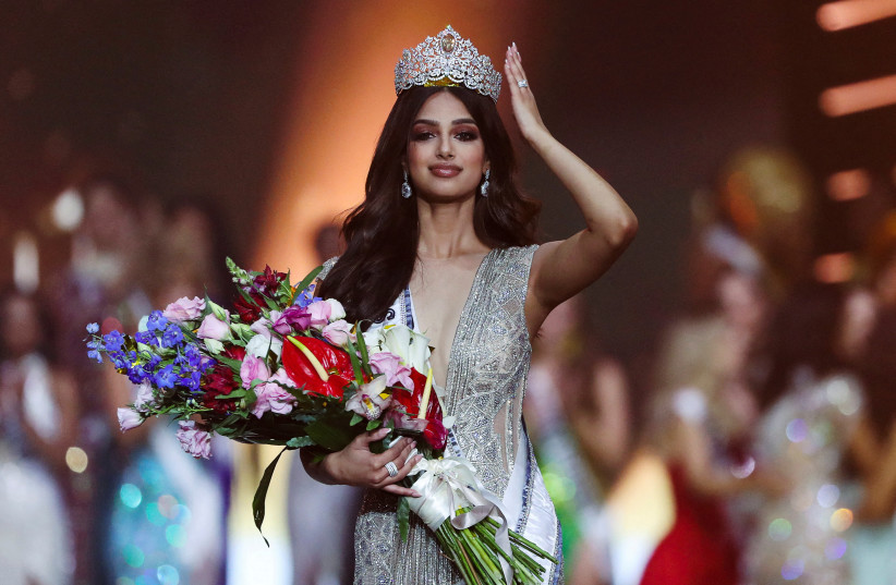  Miss Universe winner Miss India Harnaaz Sandhu poses after being declared winner of the Miss Universe pageant in the Red Sea resort of Eilat, Israel December 13, 2021 (photo credit: RONEN ZVULUN/REUTERS)