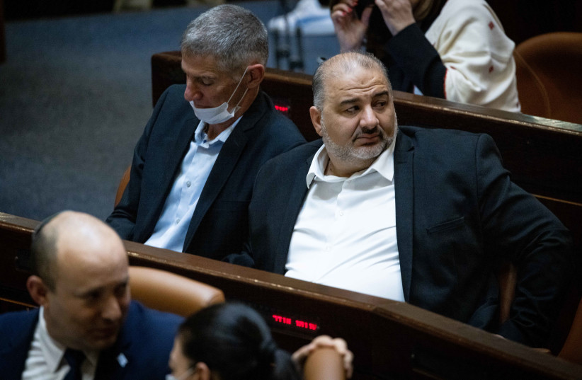  Ra'am head Mansour Abbas attends a a plenum session and a vote on the state budget at the assembly hall of the Israeli parliament, in Jerusalem on November 4, 2021.  (photo credit: YONATAN SINDEL/FLASH 90)
