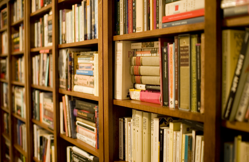  Bookshelf (photo credit: Wikimedia Commons)