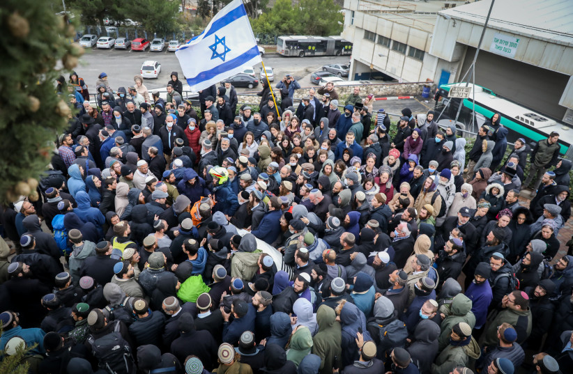  Family and friends attend the funeral of Yehuda Dimentman at Har HaMenuchot Cemetery in Jerusalem on December 17, 2021, Dimentman died in last night shooting attack near Homesh. (photo credit: NOAM REVKIN FENTON/FLASH90)