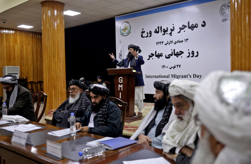  Afghan Taliban's Refugee & Repatriation Minister Haji Khalil ur Rahman Haqqani speaks during a meeting to mark International Migrants Day in Kabul, Afghanistan, December 18, 2021.  (credit:  REUTERS/ALI KHARA)