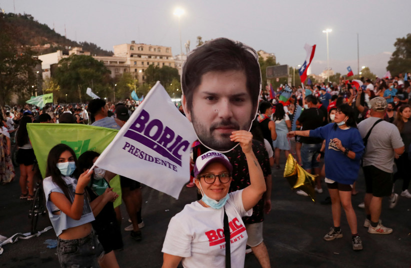  Supporters of Chilean presidential candidate Gabriel Boric celebrate after their candidate won the presidential election, in Santiago, Chile, December 19, 2021. (credit: REUTERS/IVAN ALVARADO)
