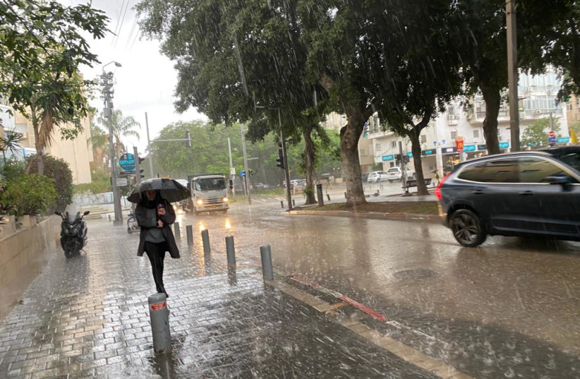  Israel prepares for Storm Carmel as rain falls in Tel Aviv, December 20, 2021 (credit: AVSHALOM SASSONI)