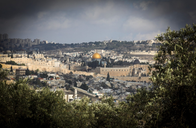  Jerusalem prepares for Storm Carmel, December 20, 2021 (photo credit: MARC ISRAEL SELLEM/THE JERUSALEM POST)