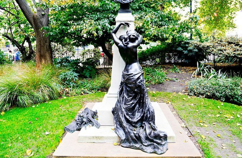  MEMORIAL TO Sir Arthur Sullivan in Victoria Embankment gardens, London. (credit: Wikimedia Commons)