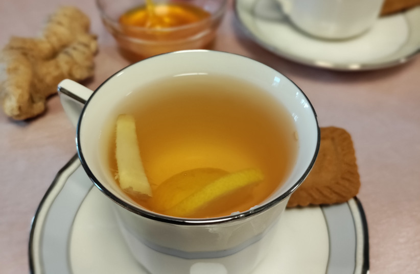  Ginger and lemon tea with honey (credit: HENNY SHOR)