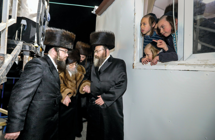  EDA HAREDIT Gaavad Rabbi Yitzchok Tuvia Weiss (center) attends a ceremony for a new synagogue, in Beit Shemesh, March 31.  (photo credit: YAAKOV LEDERMAN/FLASH90)