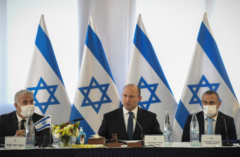  Le Premier ministre Naftali Bennett lors de la réunion du cabinet sur le plateau du Golan, le 26 décembre 2021. (Crédit photo : KOBI GIDEON/GPO)