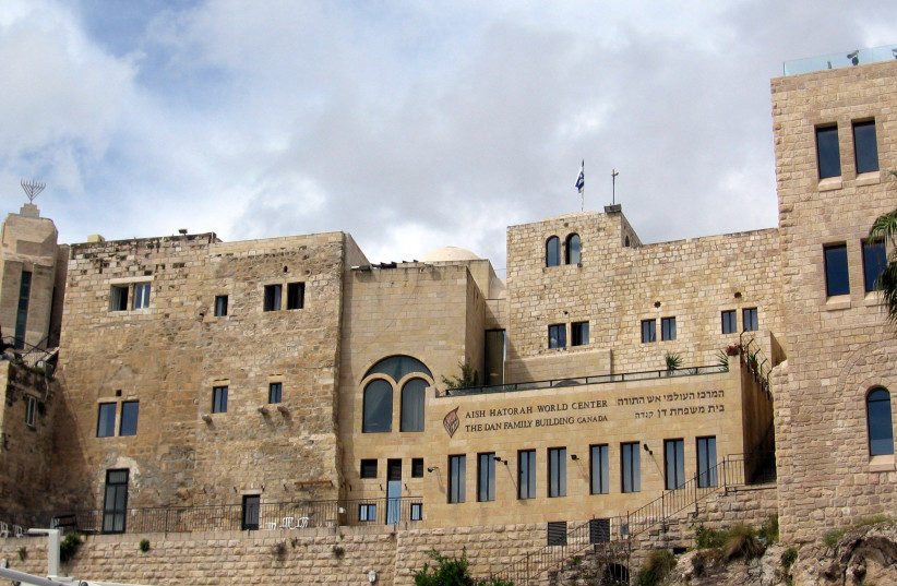  Aish Hatorah World Center opposite the Kotel in Jerusalem. (photo credit: Oyoyoy, CC BY-SA 3.0 via Wikimedia Commons)