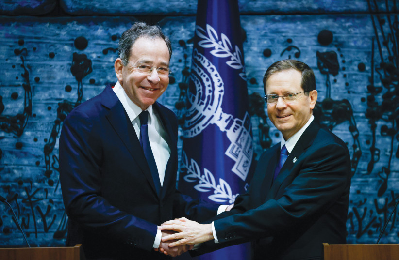President Isaac Herzog shakes hands with US Ambassador to Israel Tom Nides at the ceremony at the President’s Residence in Jerusalem earlier this month at which the new ambassador presented his credentials. (photo credit: OLIVIER FITOUSSI/FLASH90)