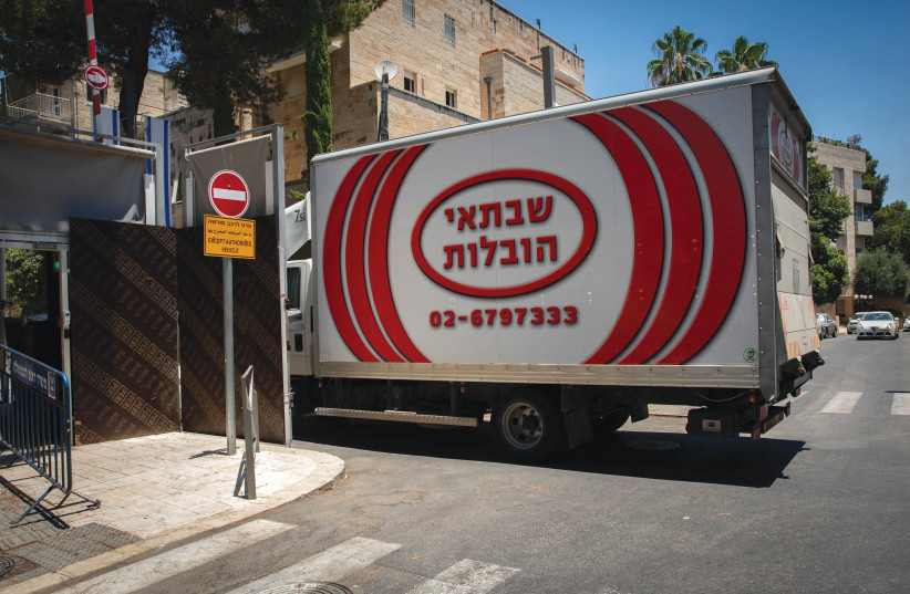  A moving truck stops at the prime minister's official Balfour Street residence, supposedly to transport the Netanyahu's family's belongings (photo credit: OLIVIER FITOUSSI/FLASH90)