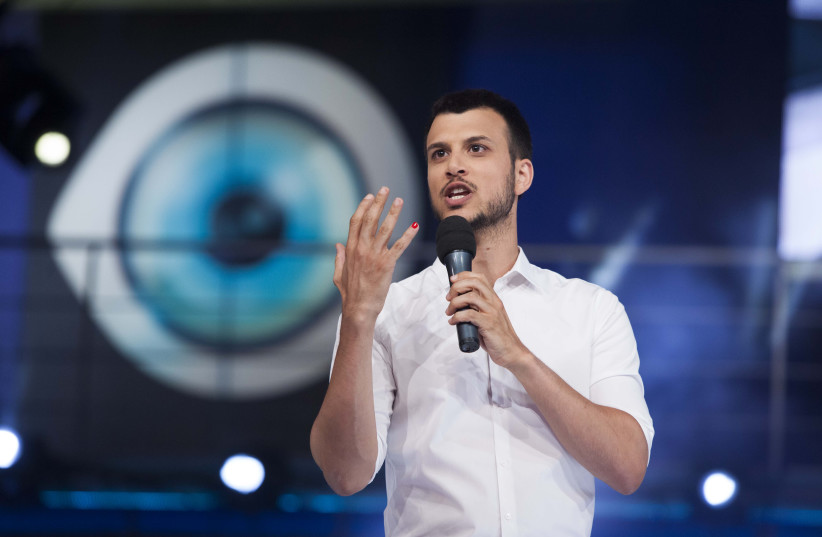 Assi Azar stands in the house, at the Big Brother reality show, during Season 6 in Neve Ilan studio outside Jerusalem, June 28, 2014 (photo credit: YONATAN SINDEL/FLASH90)