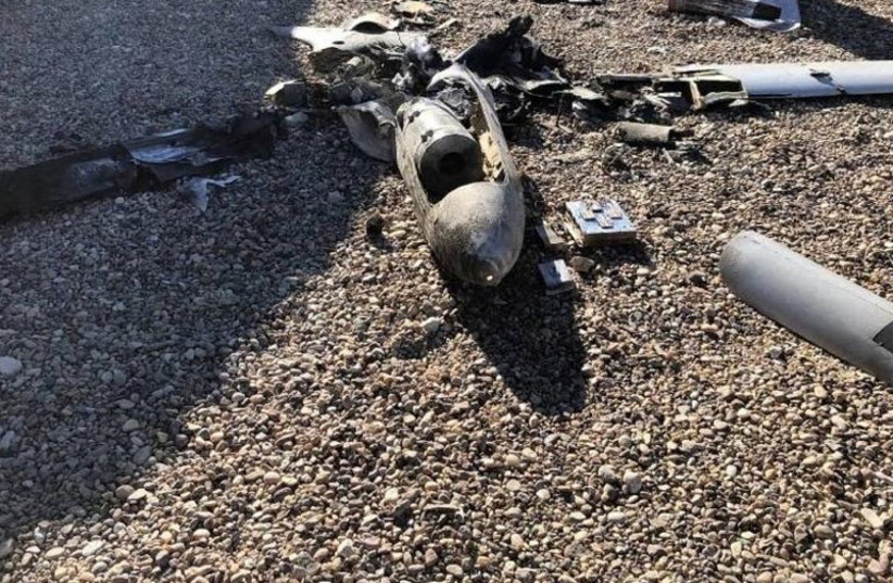  Les restes de l'épave d'un drone qui a été abattu sont vus à la base aérienne d'Ain al-Asad dans la province d'Anbar, en Irak, le 4 janvier 2022. (Crédit : IRAQI MEDIA SECURITY CELL/HANDOUT VIA REUTERS)