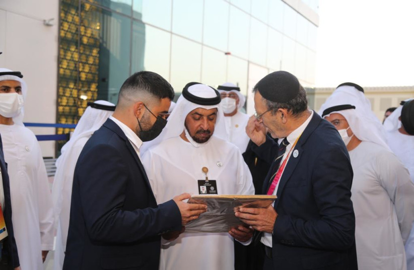  HIS HIGHNESS Sheikh Hamdan Bin Zayed receives a framed photo from KKL-JNF. (credit: KKL-JNF)