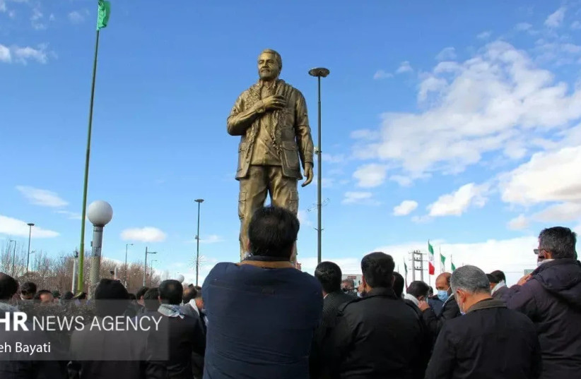  Statue de l'ancien commandant de la Force Qods du CGRI Qasem Soleimani à Shahrekord, Iran, janvier 2022 (Crédit photo : Fatemeh Bayati/Mehr News Agency)
