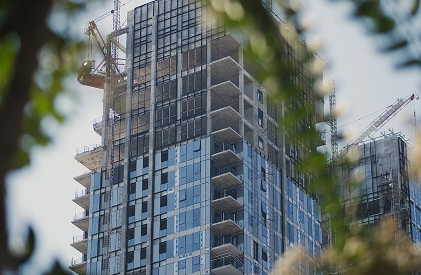 High rise construction in Tel Aviv. (photo credit: Wikimedia Commons)