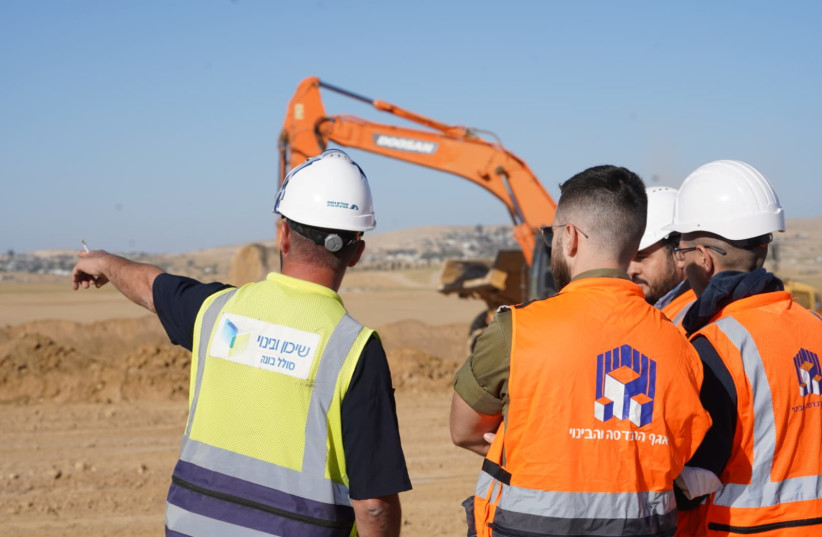  Construction workers at the Likit junction in the Negev desert region begin work on the new IDF intelligence center (credit: MINISTRY OF DEFENSE)