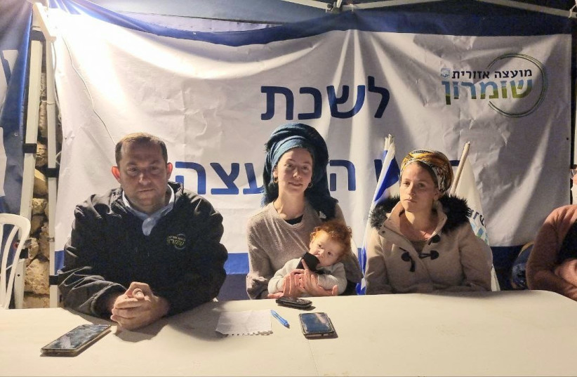   Samaria Regional Council head Yossi Dagan and Ethia Dimentman with her son David at the Jerusalem protest tent outside Prime Minister Naftali Bennett's Office. (photo credit: SAMARIA REGIONAL COUNCIL)