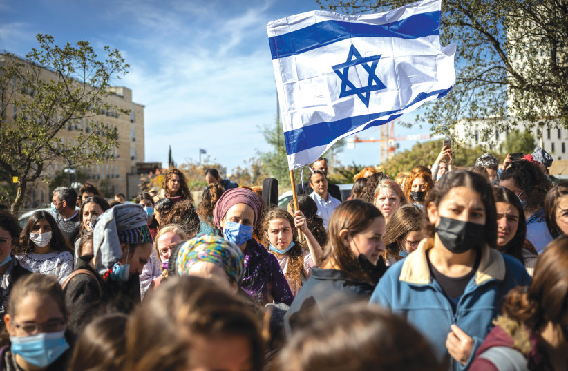 Right-wing activists protest outside the Prime Minister’s Office in Jerusalem on Sunday against the demolition of structures at the Homesh outpost in Samaria. (photo credit: YONATAN SINDEL/FLASH90)