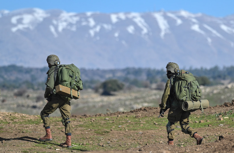  IDF paratroopers take part in a brigade drill at training area in the northern Golan Heights, on January 12, 2022.  (photo credit: MICHAEL GILADI/FLASH90)