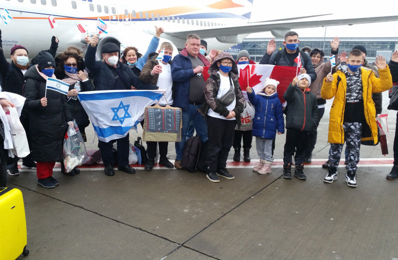 BIDDING FAREWELL to Ukraine on their way to the Jewish state. (credit: JON IMMANUEL)