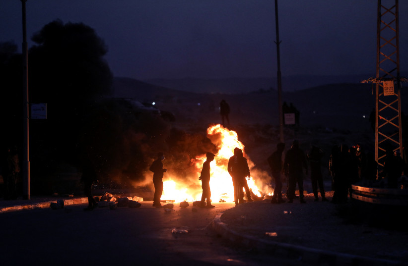 Israeli security forces clash with Bedouins during protest against forestation at the Negev desert village of Sawe al-Atrash, southern Israel, January 13, 2022. (credit: REUTERS/AMMAR AWAD)