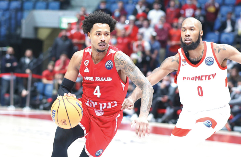  HAPOEL JERUSALEM guard Jalen Adams (left) drives to the hoop during the Reds’ 95-70 victory over Ukrainian side Prometey in Champion League Play-In action (photo credit: DANNY MARON)