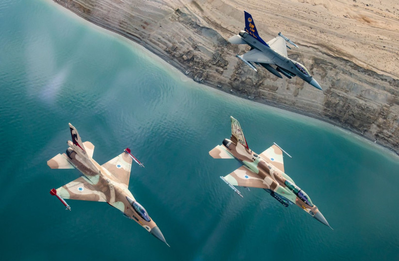   Israeli jets fly alongside AFCENT jets in the 'Desert Falcon' drill, on January 16, 2022. (credit: IDF SPOKESPERSON'S UNIT)