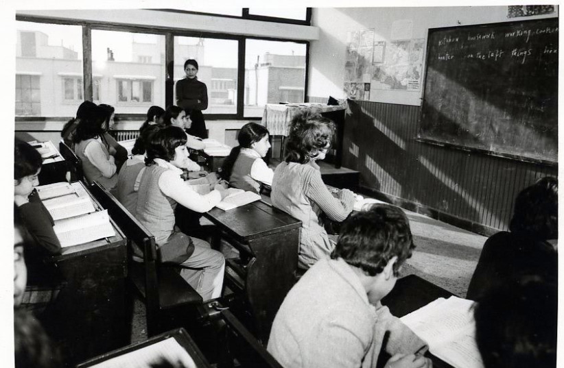 A classroom in Tehran, Iran, 1973. (credit: DIARNA)