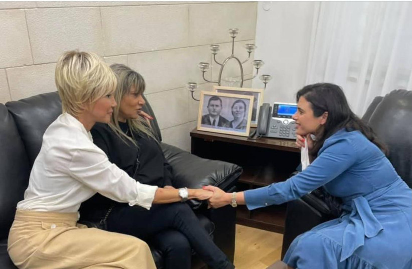  Irit Gunders with Nitza Shmueli meet with Interior Minister Ayelet Shaked. (credit: OR LAMISHPACHOT ASSOCIATION)