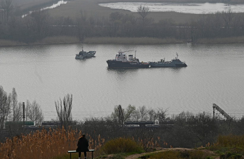  A TUG BOAT and landing crafts of the Russian Navy’s Caspian Flotilla are pictured on the Don River during the inter-fleet move from the Caspian Sea to the Black Sea in April 2021. (photo credit: SERGEY PIVOVAROV/REUTERS)