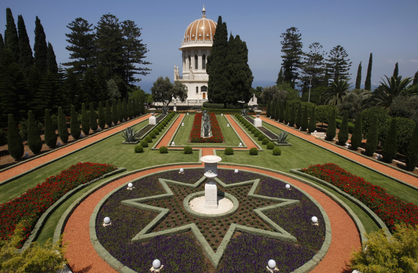  The Baha'i shrine is seen in the northern city of Haifa August 18, 2008 (photo credit: BAZ RATNER/REUTERS)