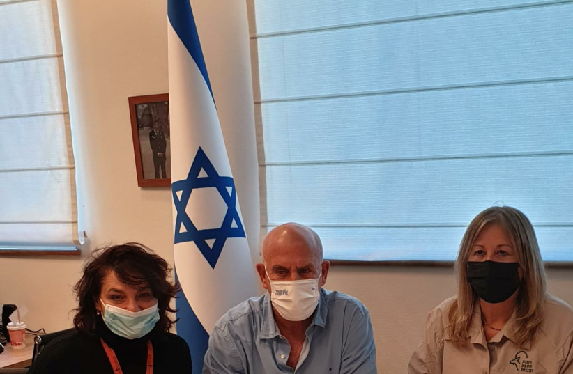  Left to right: Chair of the Israel Tour Guides Association Ganit Peleg, Tourism Ministry Director-General Dani Shahar and Acting CEO, Israel Nature and Parks Authority Raya Shurki in the Tourism Ministry offices. (photo credit: TOURISM MINISTRY)