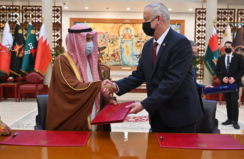  Defense Minister Benny Gantz signs a Memorandum of Understanding with the Kingdom of Bahrain. (photo credit: ARIEL HERMONI/DEFENSE MINISTRY)