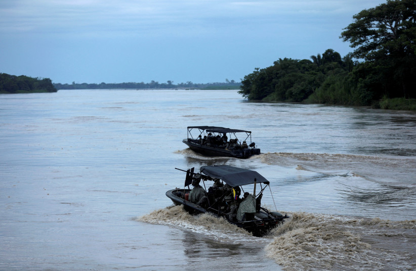  Colombian soldiers patrol by boat on the Arauca River, at the border between Colombia and Venezuela, as seen from Arauquita, Colombia (credit: REUTERS/LUISA GONZALEZ/FILE PHOTO)