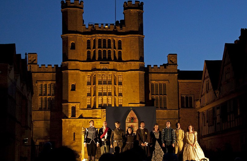  	An evening performance of the Merchant of Venice in the grounds of Coughton Court. (credit: Wikimedia Commons)