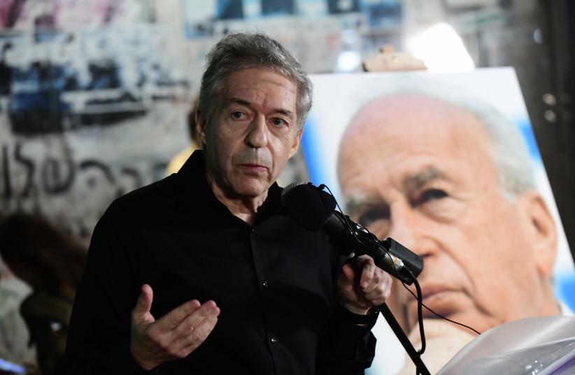  Yossi Beilin attends a memorial ceremony of the Meretz political party for late Prime Minister Itzhak Rabin, in Rabin's Monument site at Rabin Square in Tel Aviv on November 4, 2021.  (photo credit: TOMER NEUBERG/FLASH90)