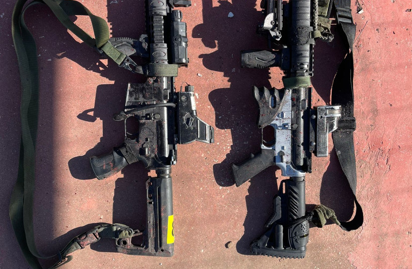  Weapons seized in operation in Nablus against terrorist cell, Februar 8, 2021 (credit: ISRAEL POLICE)