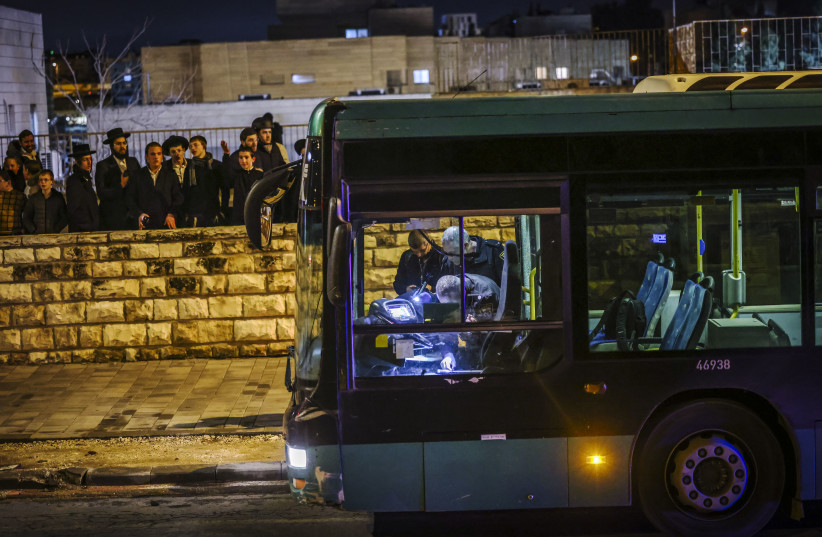 Police officers at the scene of a shooting attack in Jerusalem, February 9, 2022 (credit: YONATAN SINDEL/FLASH90)