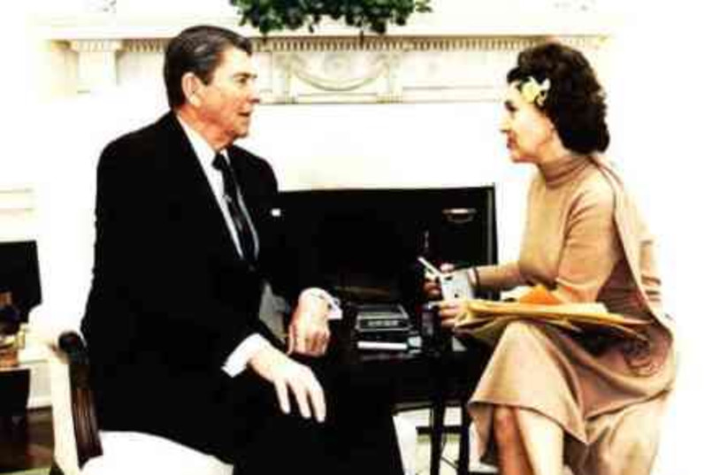 Interview of President Ronald Reagan by White House correspondent Trude Feldman. (photo credit: WHITE HOUSE PRESS PHOTO/PUBLIC DOMAIN/VIA WIKIMEDIA COMMONS)