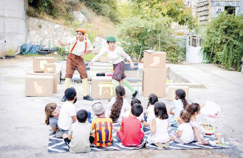  CULTURE COMES to the community in Jerusalem’s Kiryat Hayovel neighborhood.  (photo credit: Mashu Mashu Theater)