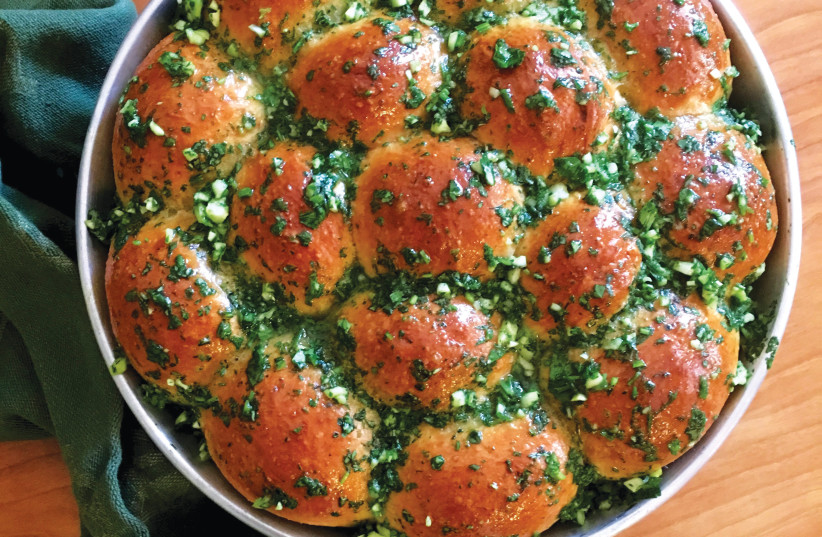  Garlic dinner rolls (credit: PASCALE PEREZ-RUBIN)