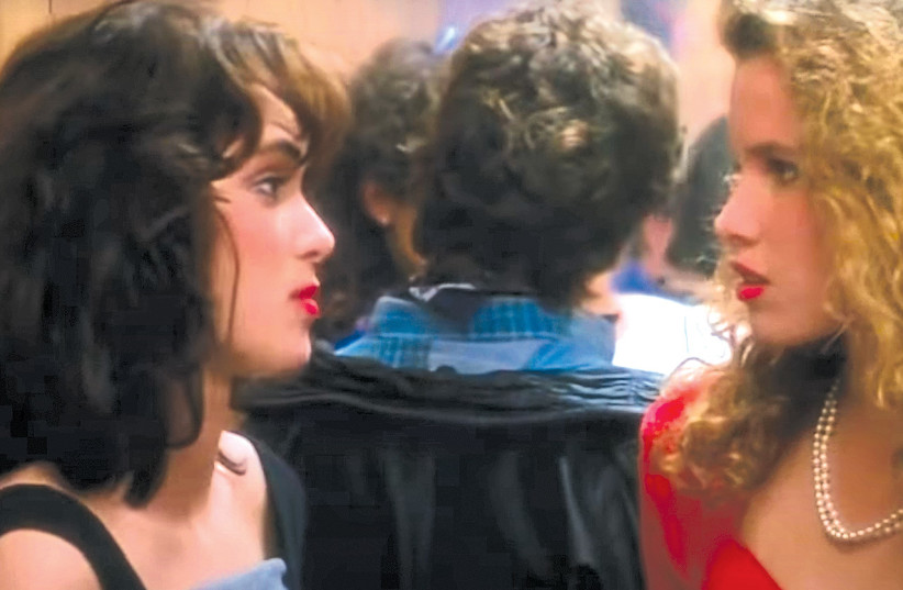  Veronica (L) and the original queen bee Heather Chandler face off in this still from the original 1988 movie. (photo credit: YOUTUBE)