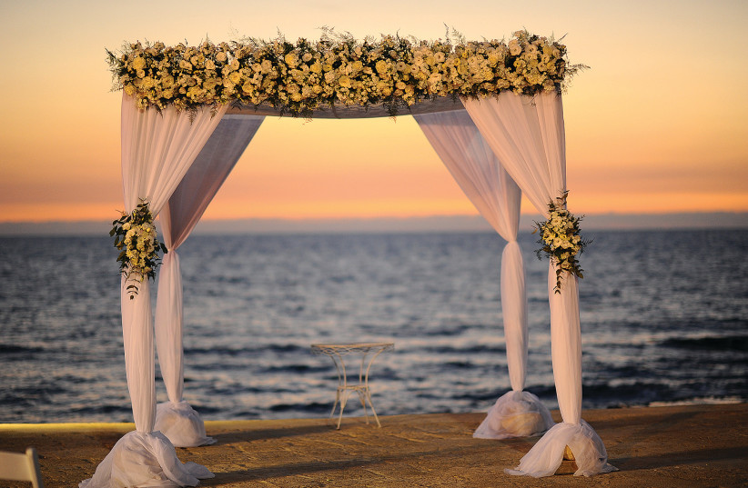  A WEDDING canopy is seen against the backdrop scenery of the Mediterranean Sea. (photo credit: MENDY HECHTMAN/FLASH90)