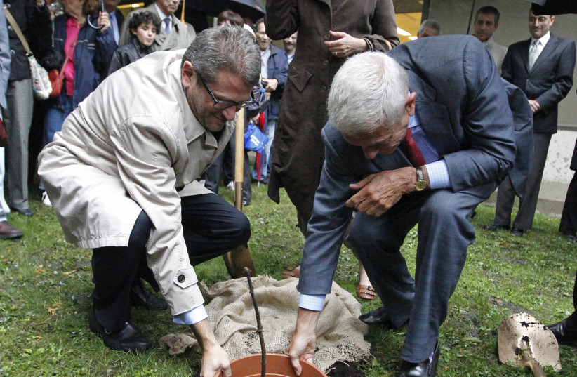  President of the Combined Jewish Appeal (CJA) federation Jack Hansen (L) and Michael Vineberg, a Montreal lawyer, plant a sapling from Anne Frank's chestnut tree at the Holocaust Memorial Center in Montreal, September 27, 2010. (credit: REUTERS/SHAUN BEST)