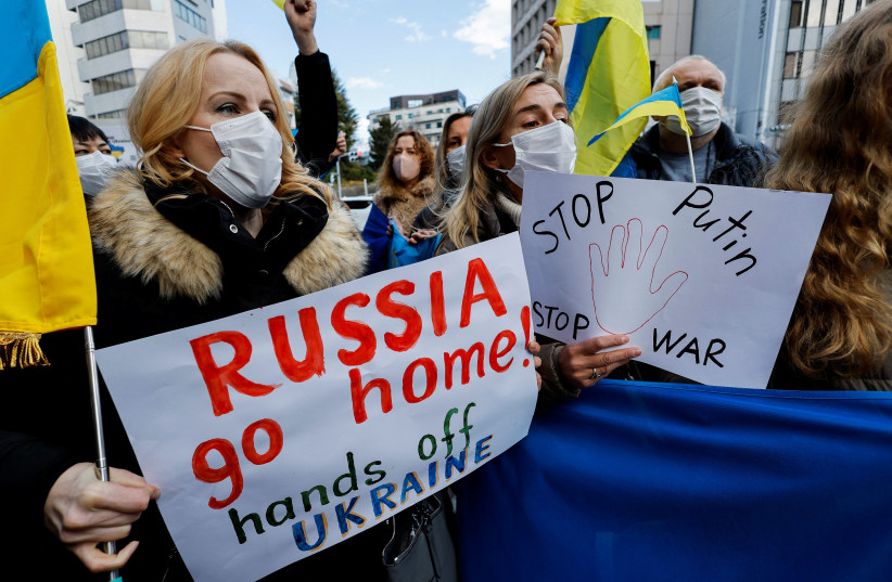  Ukrainians residing in Japan hold placards and flags during a protest rally denouncing on Russia over its actions in Ukraine, near Russian embassy in Tokyo (credit: REUTERS/ISSEI KATO)