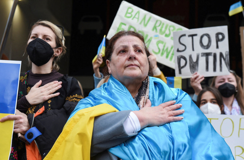  Ukrainians living in Greece hold Ukrainian flags and placards as they take part in a protest against Russia's military operation in Ukraine, outside the Russian Consulate in Thessaloniki, Greece February 26, 2022.  (photo credit: ALEXANDROS AVRAMIDIS/REUTERS)