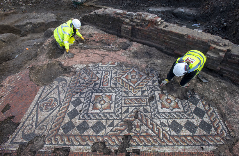  MOLA archaeologists at work on the mosaic unearthed in Southwark (photo credit: MOLA/ANDY CHOPPING)